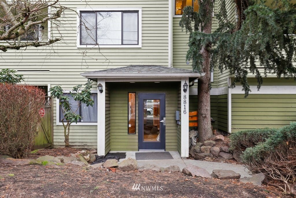 Property Photo:  8816 Nesbit Avenue N 101  WA 98103 