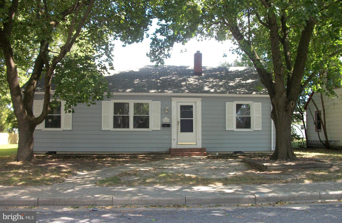 909 Spring Avenue  Salisbury MD 21804 photo