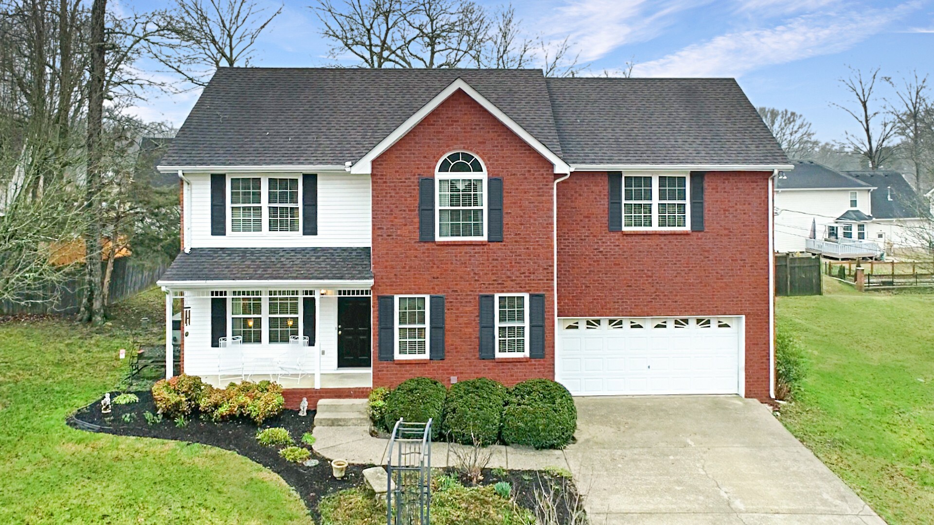 Property Photo: 411 Mountain View Ct TN 37167