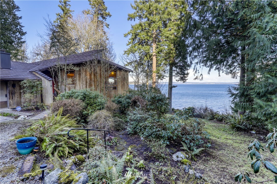 Property Photo:  980 N Bay Way  WA 98365 