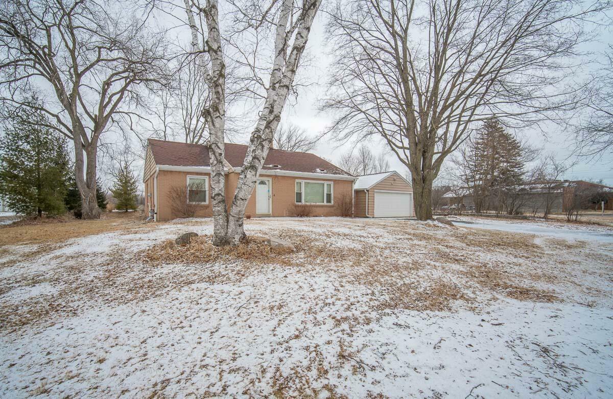 Property Photo:  130 W Freistadt Rd  WI 53092 