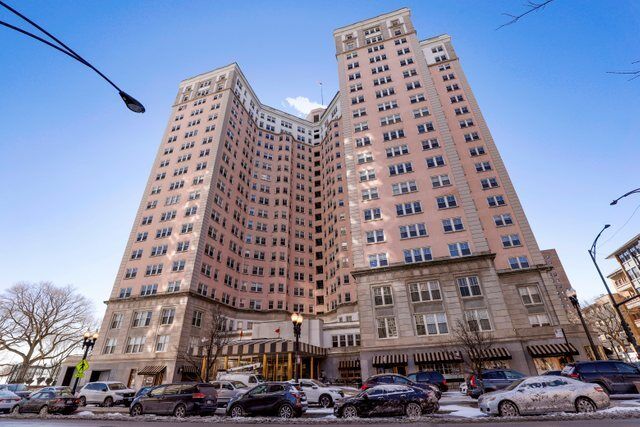 Property Photo: 5555 N Sheridan Road 1801 IL 60640