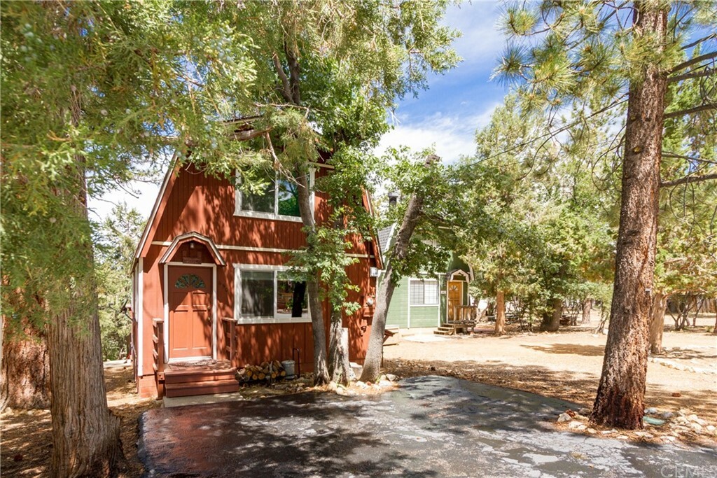 Property Photo:  650 Santa Barbara Avenue  CA 92386 