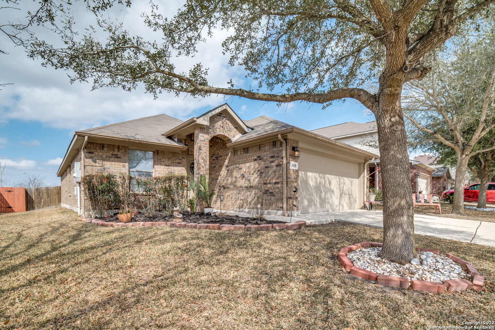 Property Photo:  308 Saddlehorn Way  TX 78108 