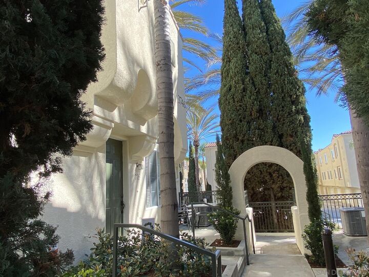 Property Photo:  3746 Mykonos Ln 116  CA 92130 