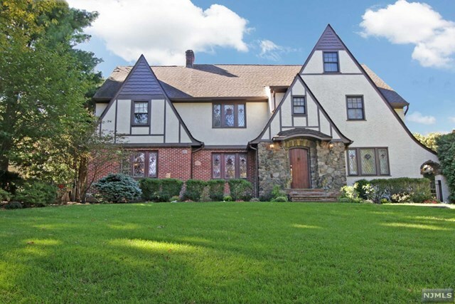 Property Photo:  914 Hillcrest Road  NJ 07450 