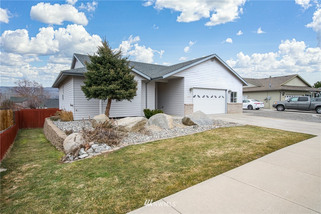 Property Photo:  1522 Virginia Way  WA 98801 