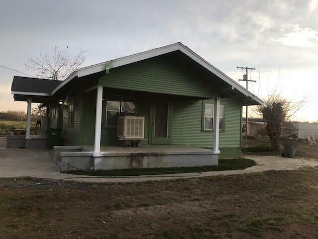 Property Photo:  1607 E Springville Avenue  CA 93257 