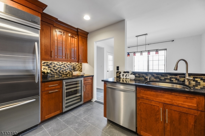 Property Photo:  8 Sentinel Ct E  NJ 07928 