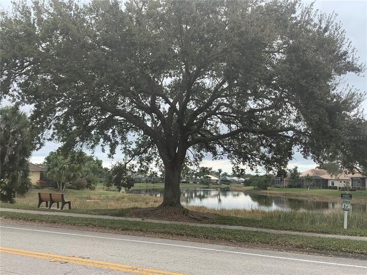 Property Photo:  567 Lake Of The Woods Drive  FL 34293 