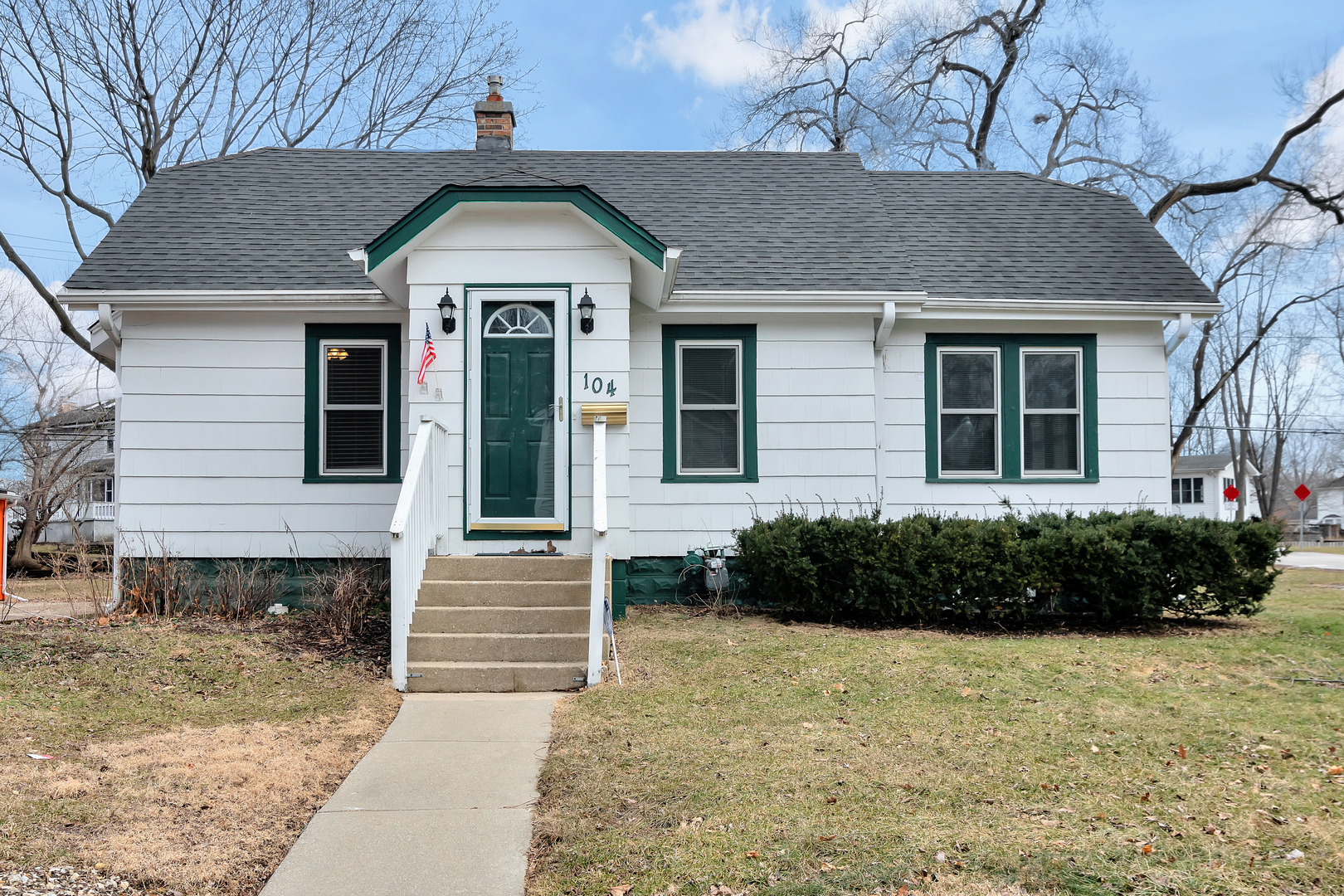 Property Photo:  104 N Huffman Street  IL 60540 