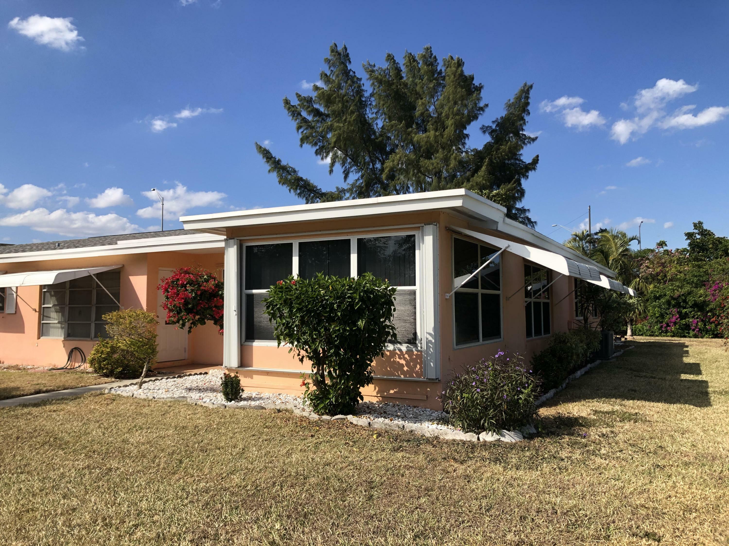 Property Photo:  455 North Boulevard  FL 33435 
