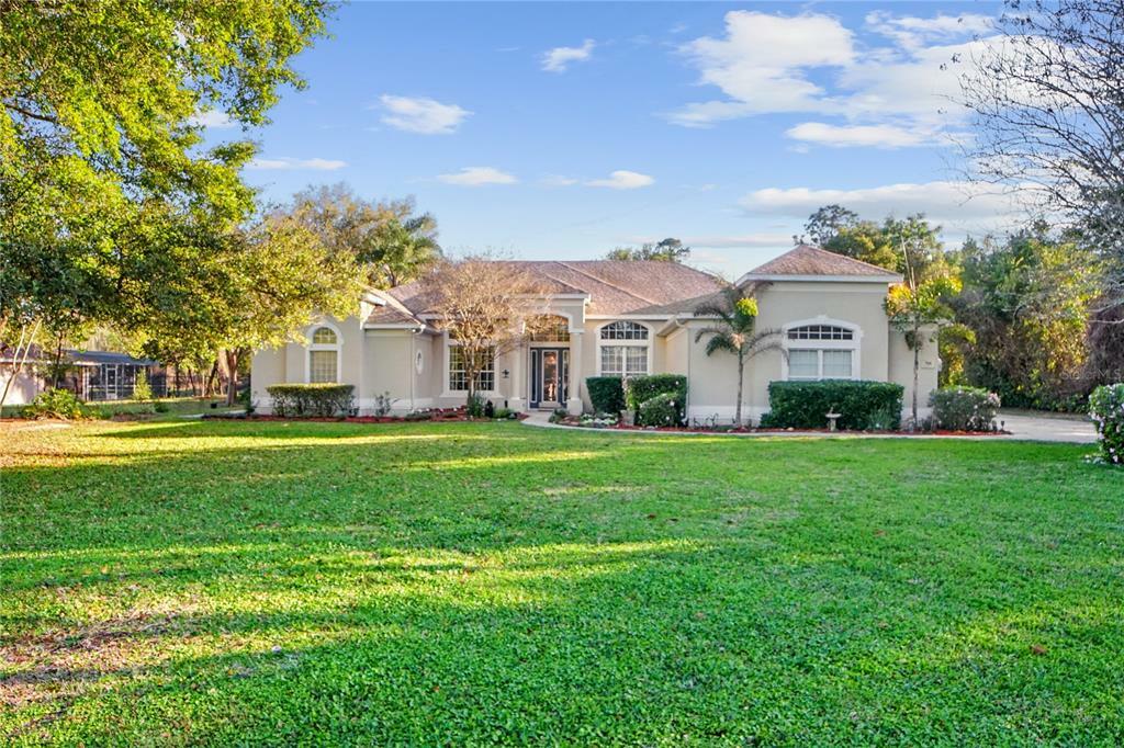 Property Photo:  926 Florida Avenue  FL 32763 