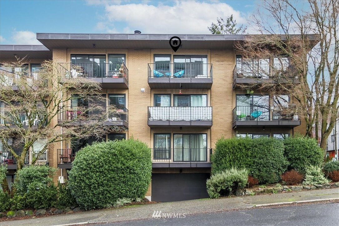 Property Photo:  601 14th Avenue E 402  WA 98112 