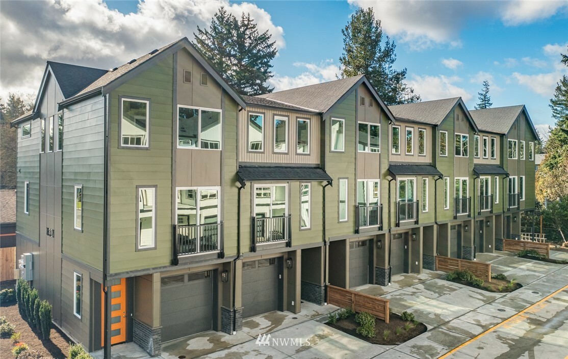 Property Photo: 18521 1st Avenue NE B WA 98155