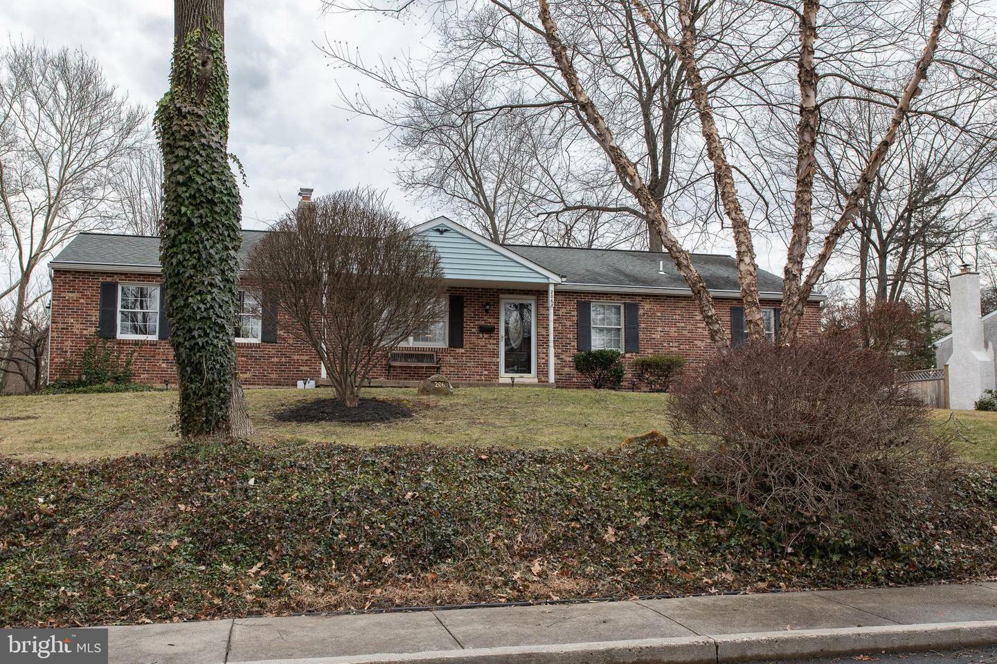 Property Photo: 206 E Mill Road PA 19040
