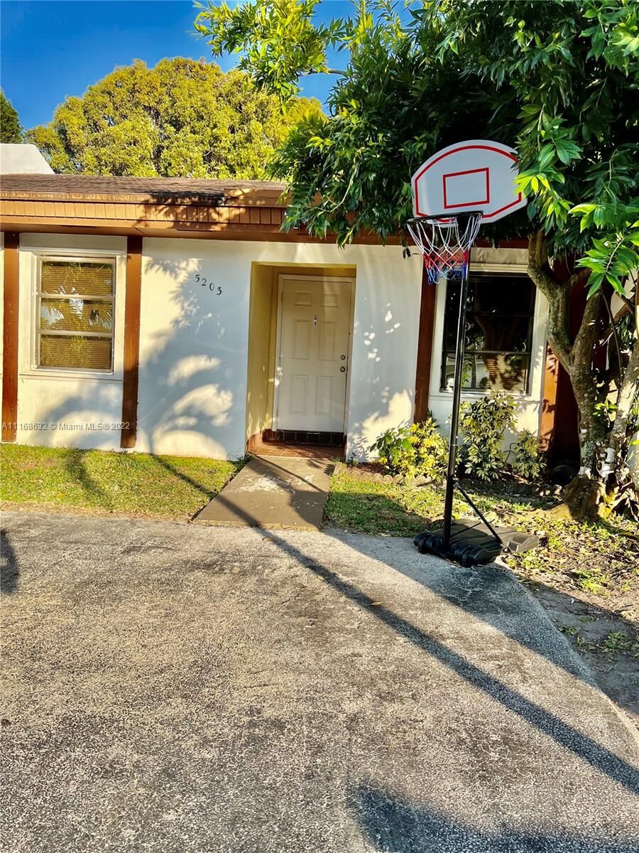 Property Photo: 5203 SW 141st Ave FL 33175