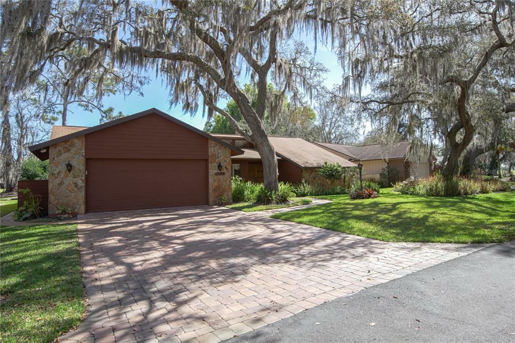 Property Photo:  34379 Whispering Oaks Boulevard  FL 33523 