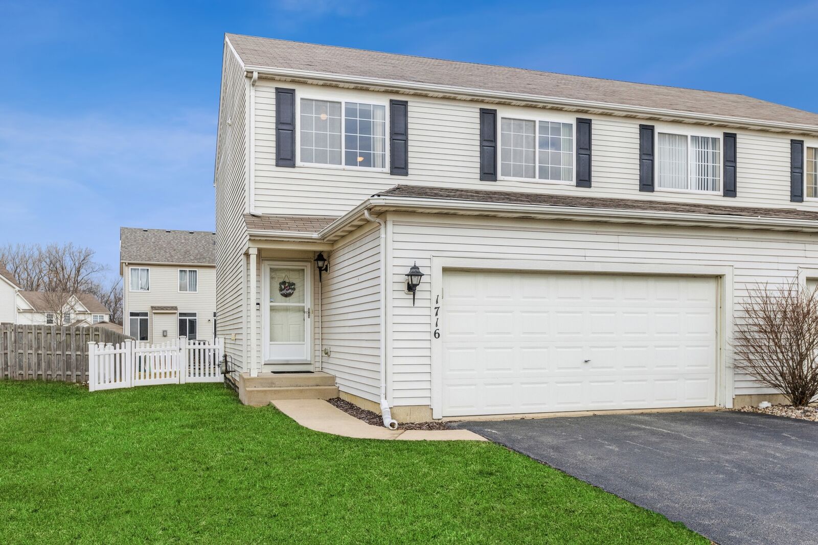 Property Photo:  1716 Peachtree Drive  IL 60441 