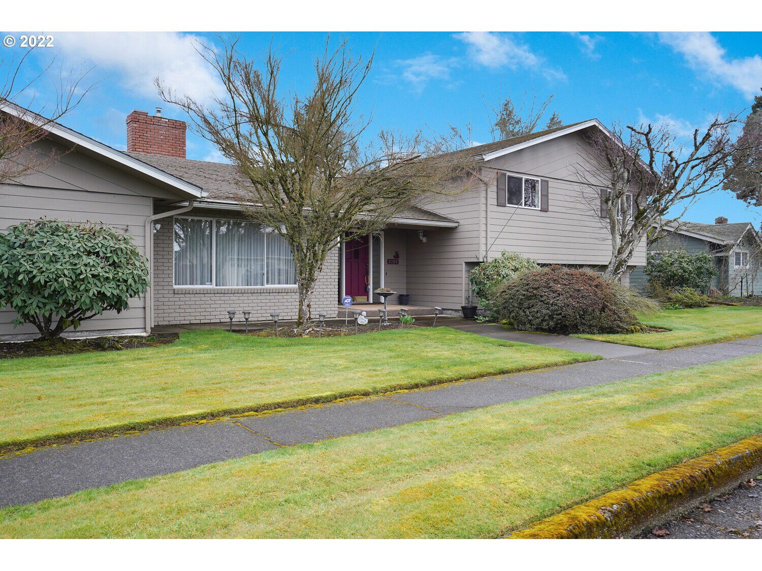 Property Photo:  1288 N Evergreen Ave  OR 97383 