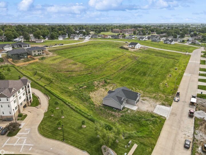 Property Photo:  802 Woodside Drive  IA 50158 
