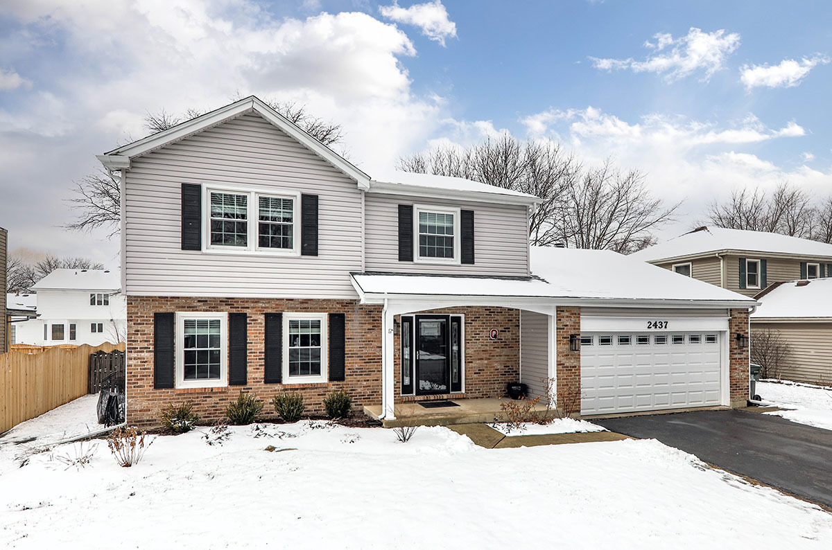 Property Photo:  2437 Newport Drive  IL 60565 