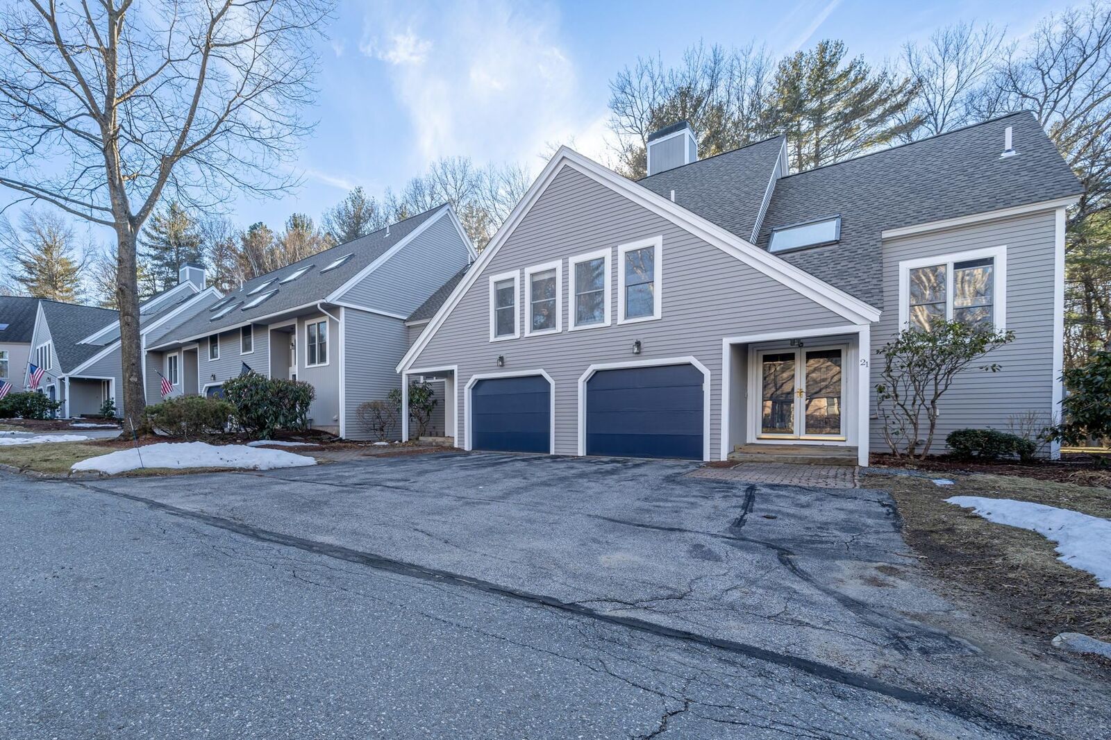 Property Photo: 23 Goldfinch Lane NH 03062