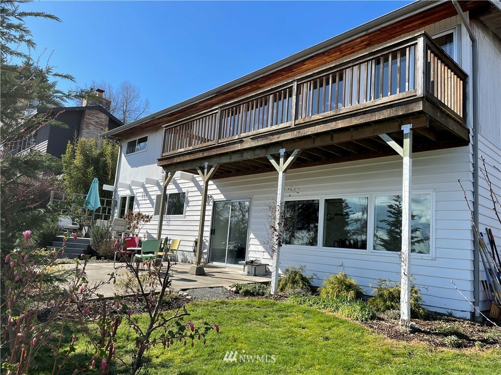 Property Photo:  414 Stevens Avenue NW  WA 98057 