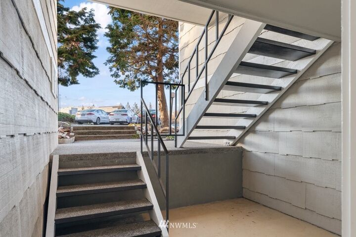 Property Photo:  91 SE 11th Avenue 102  WA 98277 