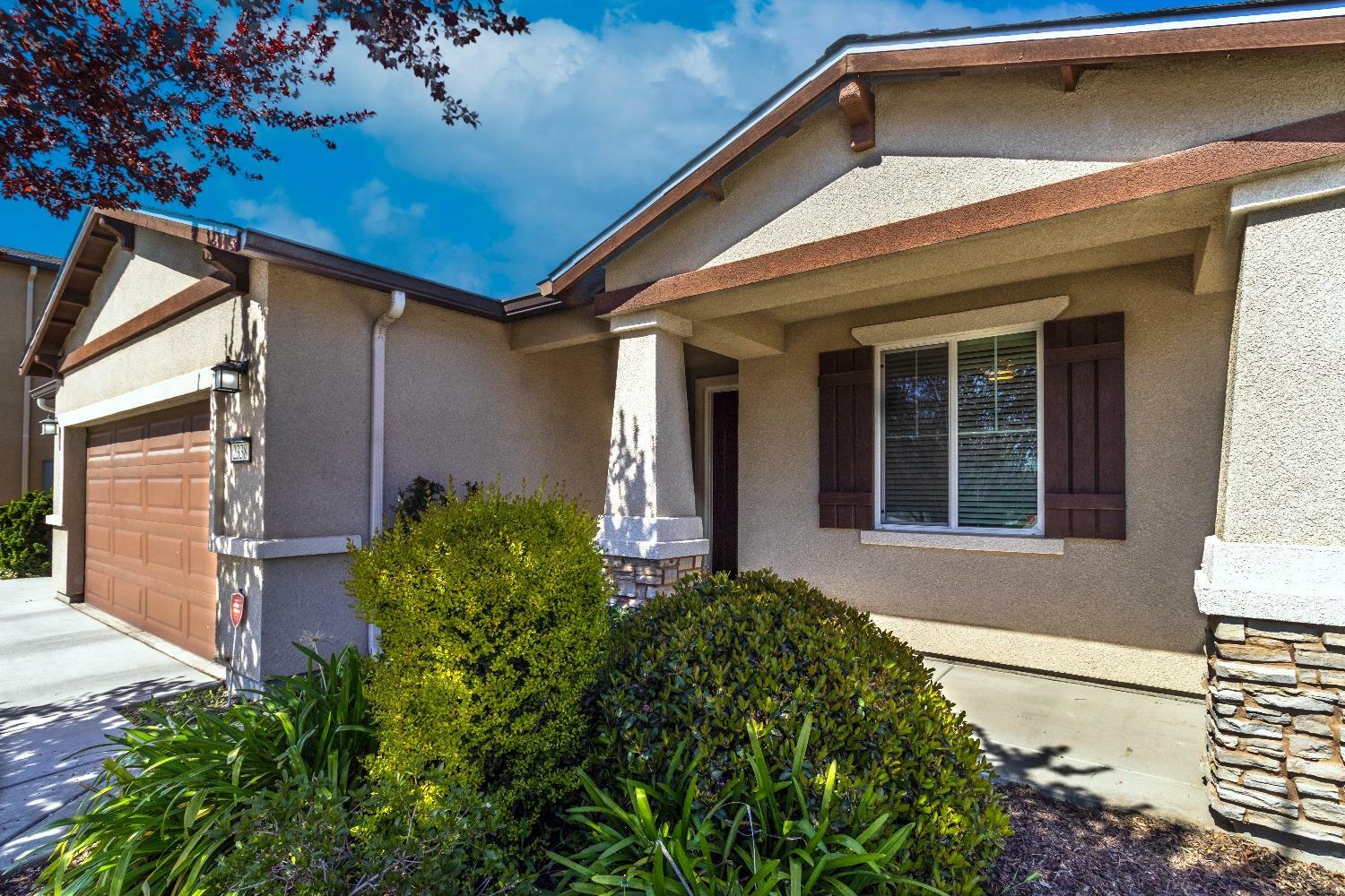 Property Photo:  2338 W Sedona Avenue  CA 93291 