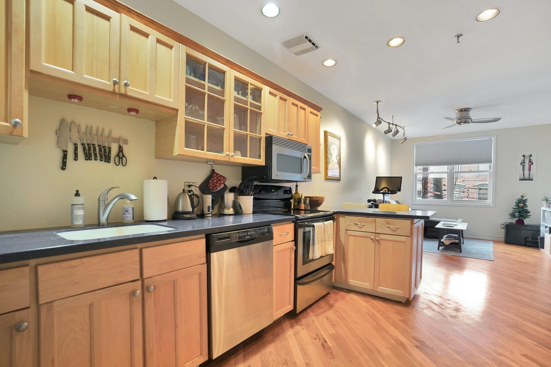 Property Photo:  229 Willow Ave 3R  NJ 07030 