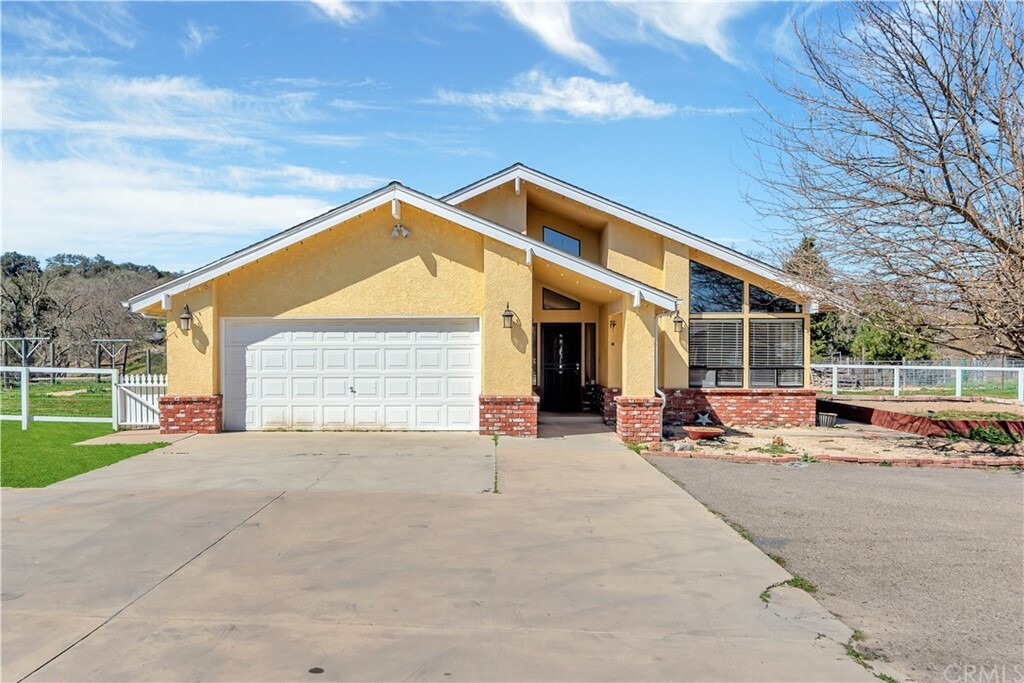 Property Photo: 2000 Traffic Way CA 93422