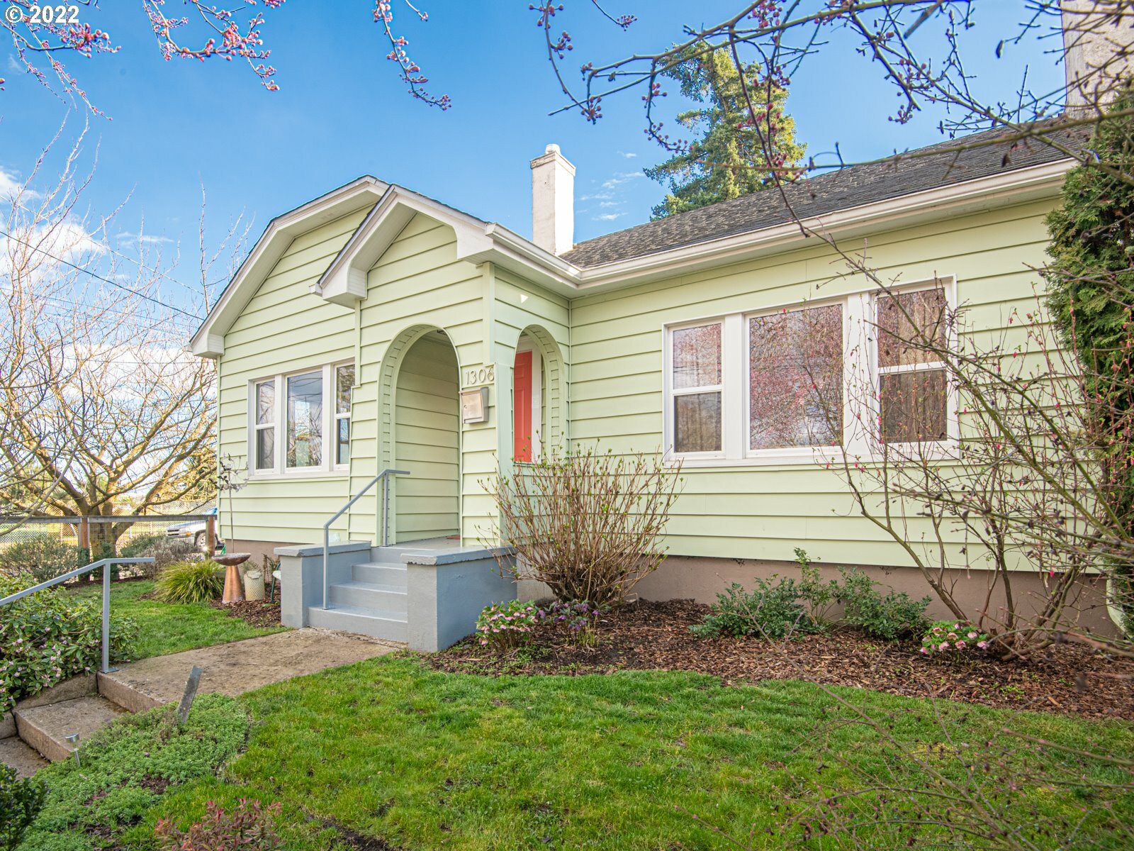1306 N Russet St  Portland OR 97217 photo