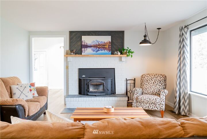 Property Photo:  617 B Street  WA 98230 