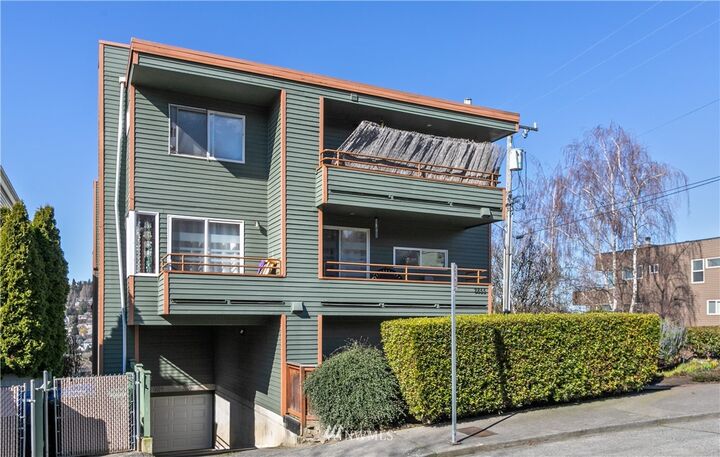 Property Photo: 2855 14th Avenue W 201 WA 98119