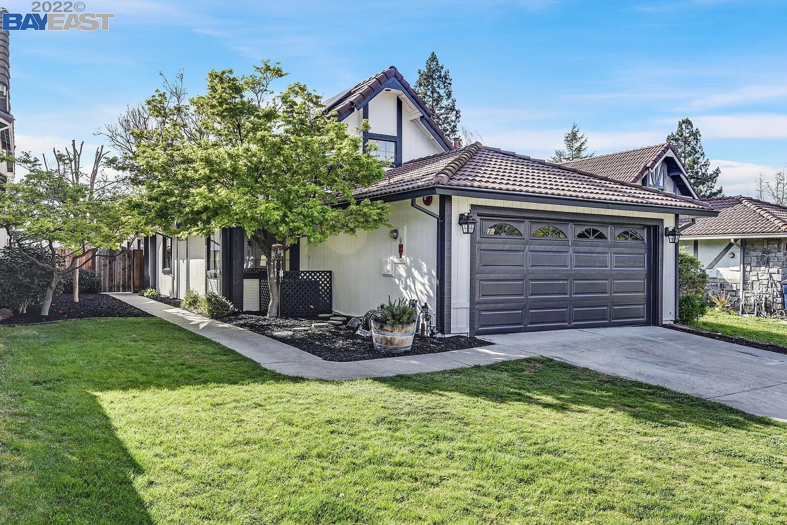 Property Photo: 714 Shoemaker Dr CA 94551