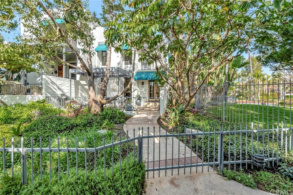 Property Photo: 5657 Azure Way CA 90803
