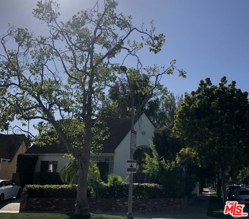 Property Photo: 201 S Stanley Dr CA 90211
