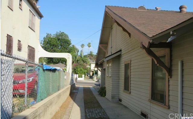 Property Photo:  819 N Benton Way  CA 90026 