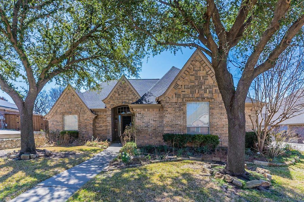 Property Photo:  920 Crestview Drive  TX 76021 