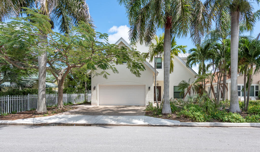 Property Photo: 1118 N Lakeside Drive FL 33460