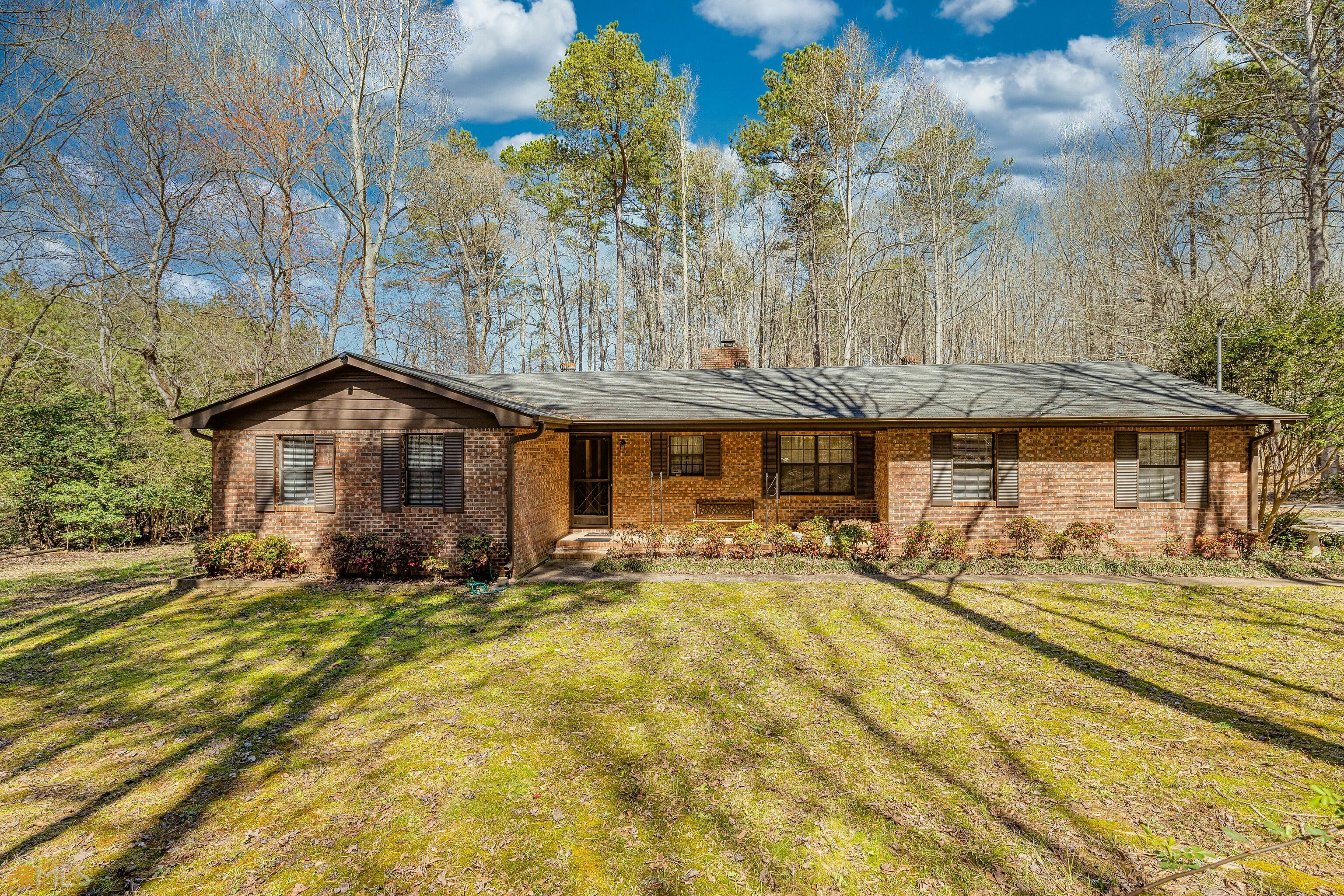 Property Photo:  815 Dogwood Trail  GA 30290 