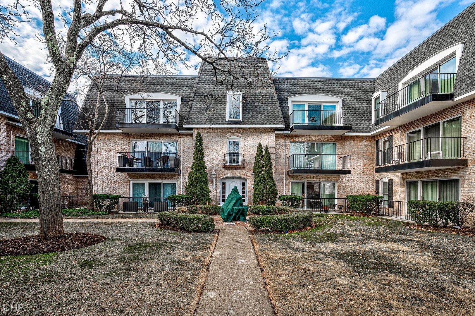 Property Photo: 940 N Northwest Highway 304 IL 60068