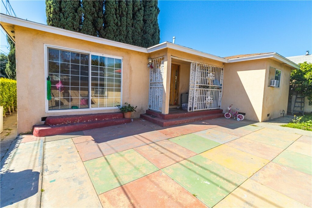 Property Photo:  3016 E 1st Street  CA 90063 