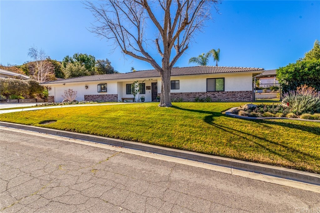 Property Photo:  45637 Denizen Heights Road  CA 92544 