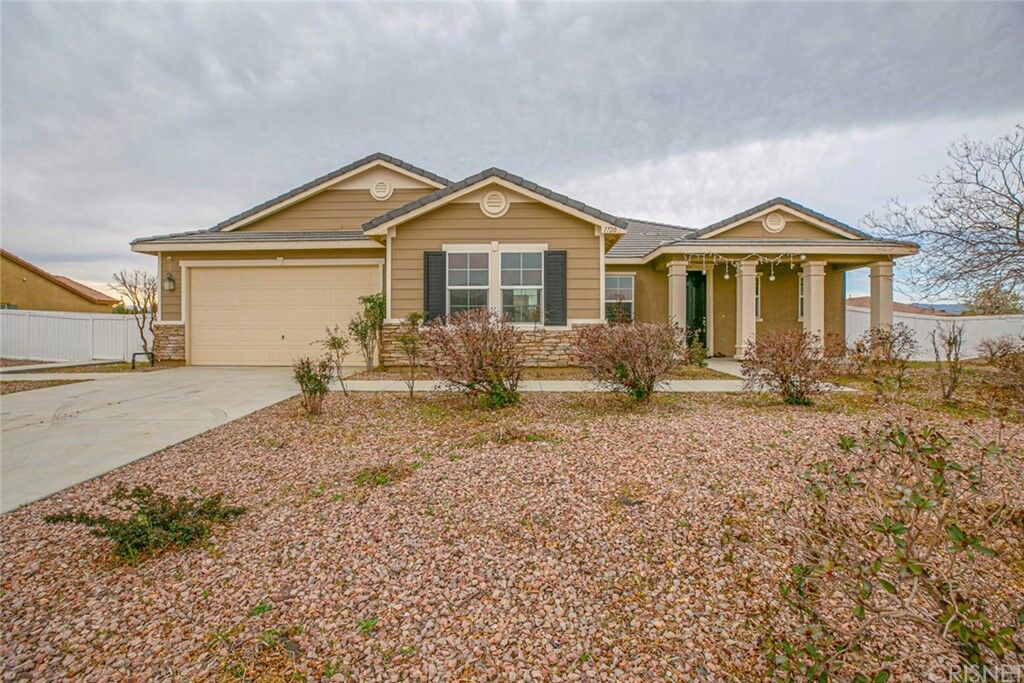 Property Photo:  1720 E Avenue K6  CA 93535 