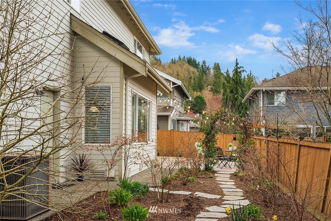 Property Photo:  16705 72nd Avenue NE  WA 98028 