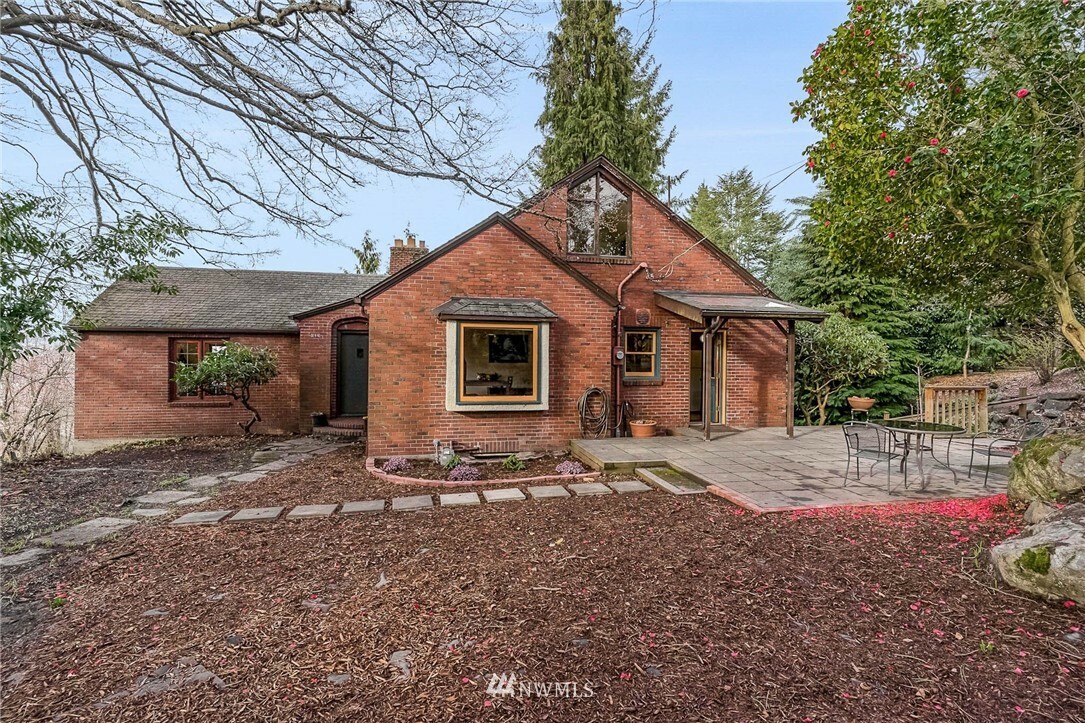 Property Photo:  184 33rd Avenue E  WA 98112 