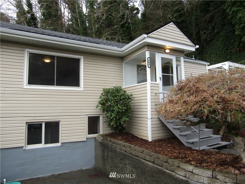 Property Photo:  809 N Rice  WA 98520 