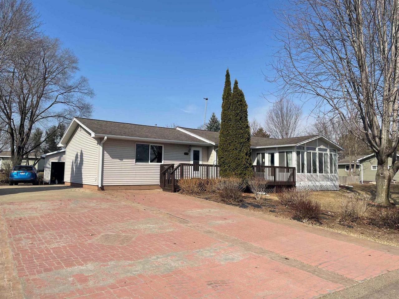 Property Photo:  1511 Lakeview Dr  WI 54660 